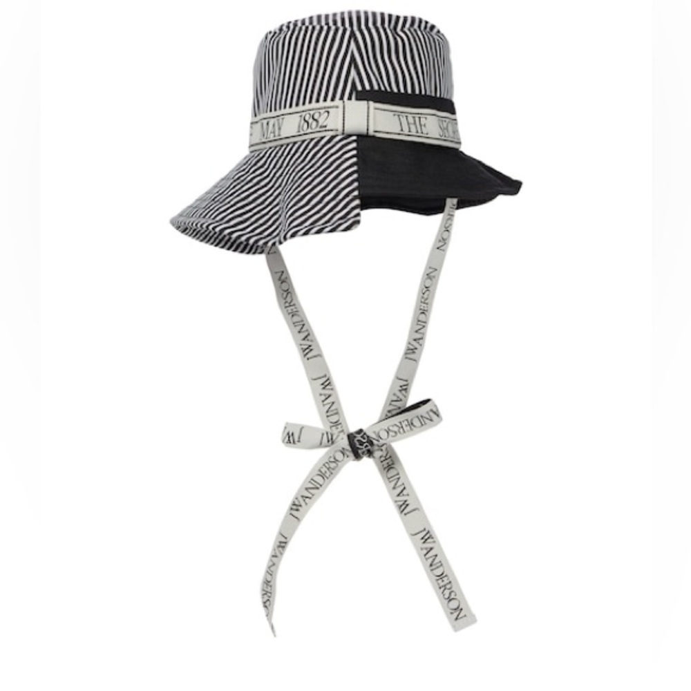 BNWT J.W.Anderson bucket hat